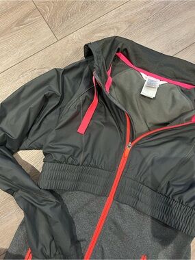 The North Face Women’s Hooded Softshell Jacket Black Pink (Small)